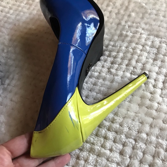 Simply Vera Wang Chartreuse & Blue Pumps - Picture 5 of 7